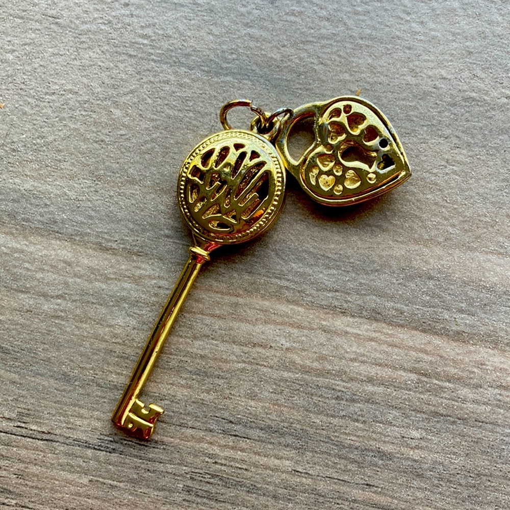 Lily Pulitzer collectible key necklace pendant